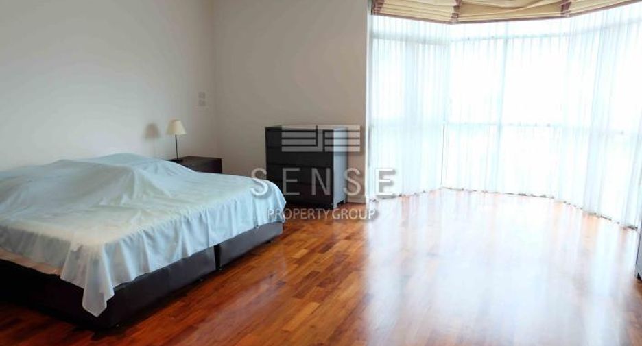 For rent 3 bedrooms condo in Watthana, Bangkok