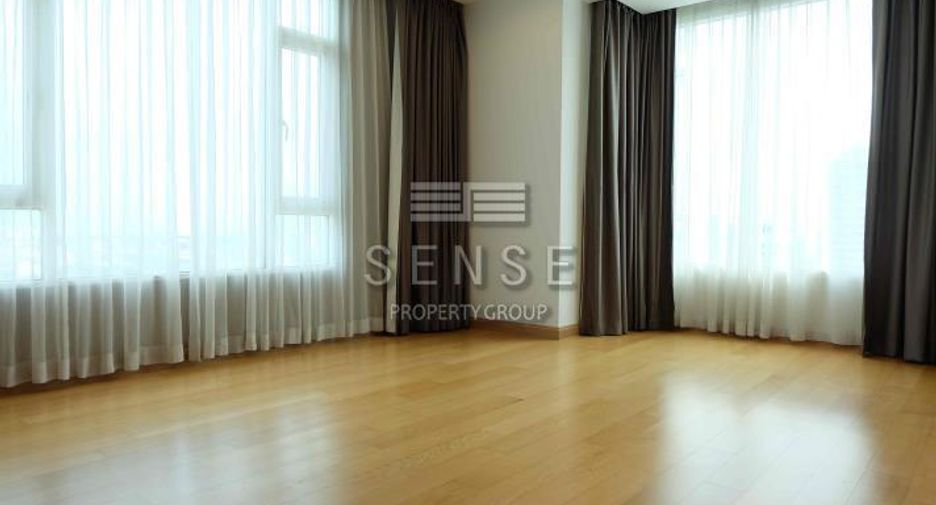 For rent 4 bedrooms condo in Watthana, Bangkok