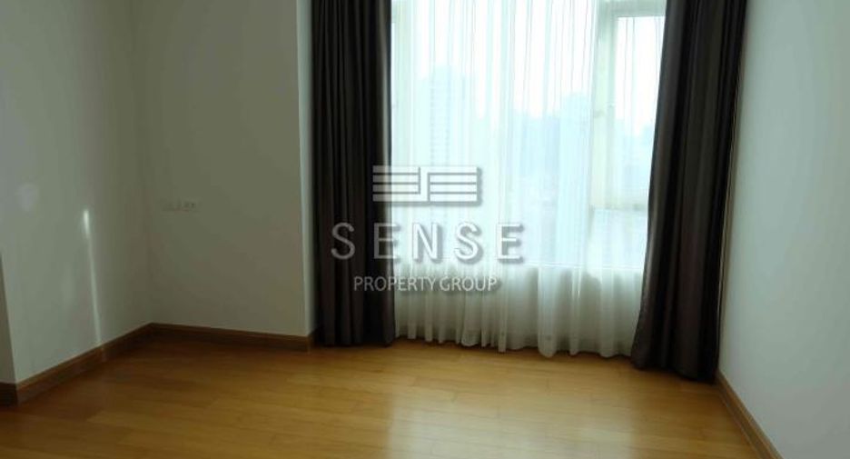 For rent 4 bedrooms condo in Watthana, Bangkok