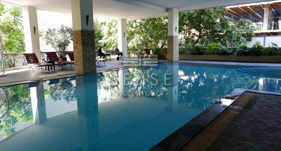 For rent 4 bedrooms condo in Watthana, Bangkok