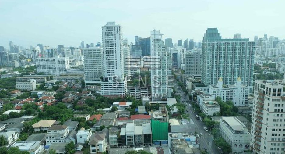 For rent 4 bedrooms condo in Watthana, Bangkok