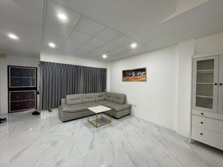 Casa adosada en alquiler de 4 habitaciones en Bang Lamung, Chonburi