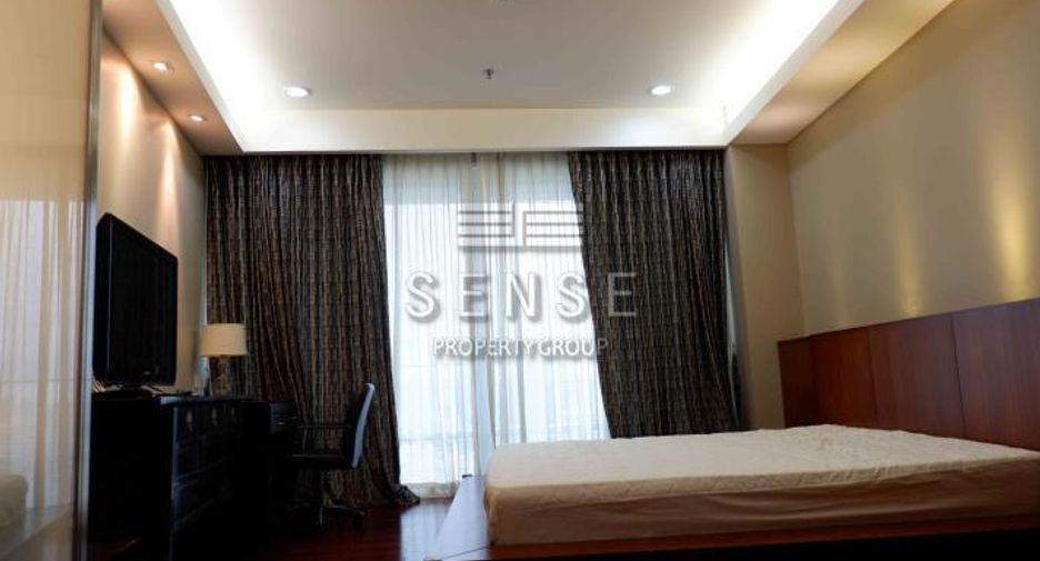 For rent 2 bedrooms condo in Pathum Wan, Bangkok