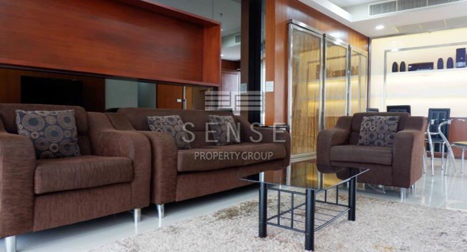 For rent 2 bedrooms condo in Pathum Wan, Bangkok