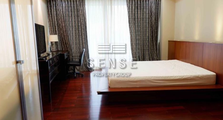 For rent 2 bedrooms condo in Pathum Wan, Bangkok