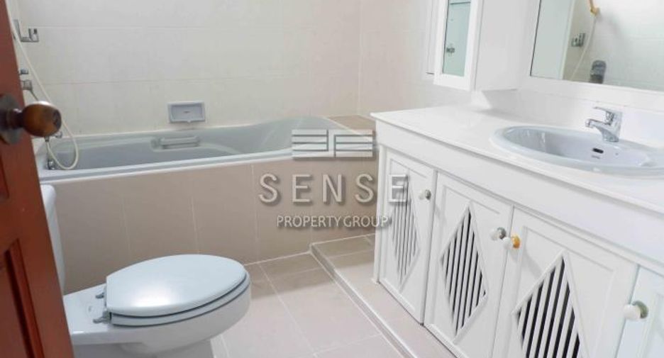 For rent 3 bedrooms condo in Watthana, Bangkok