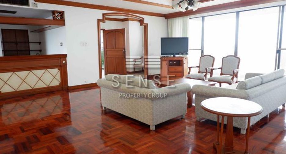 For rent 3 bedrooms condo in Watthana, Bangkok