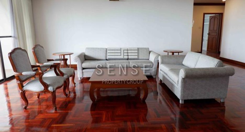 For rent 3 bedrooms condo in Watthana, Bangkok