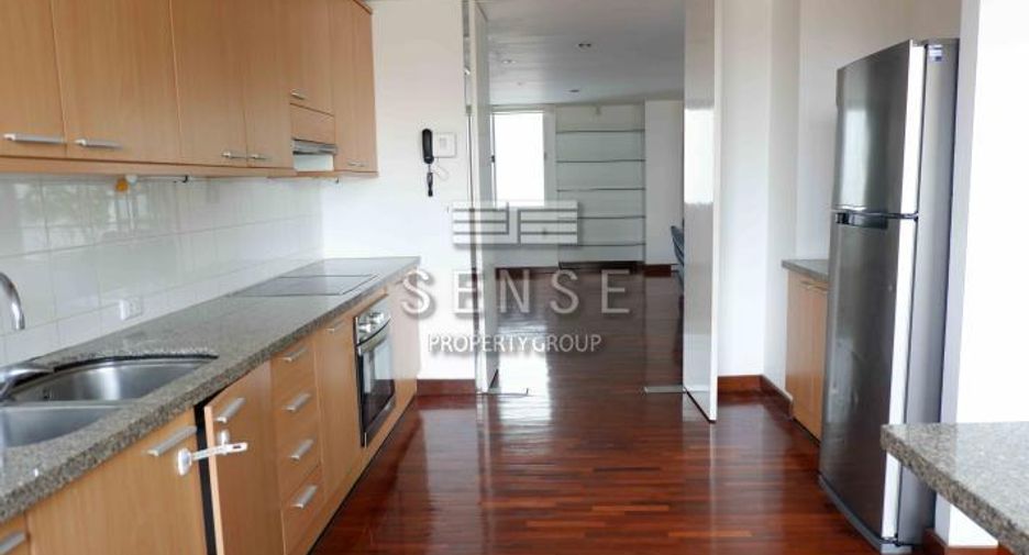 Condo en alquiler de 3 habitaciones en Sathon, Bangkok