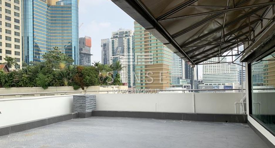 For rent 4 bedrooms condo in Khlong Toei, Bangkok