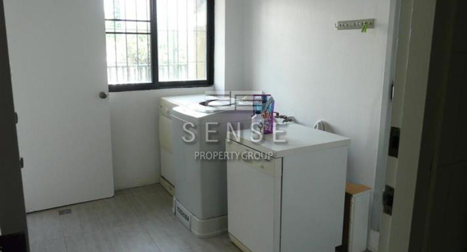 For rent 3 bedrooms condo in Sathon, Bangkok