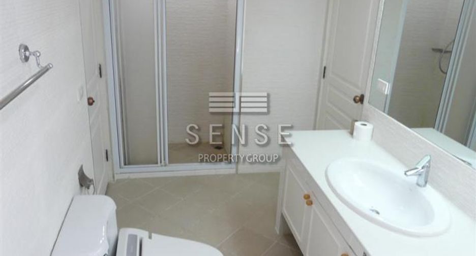 For rent 3 bedrooms condo in Sathon, Bangkok