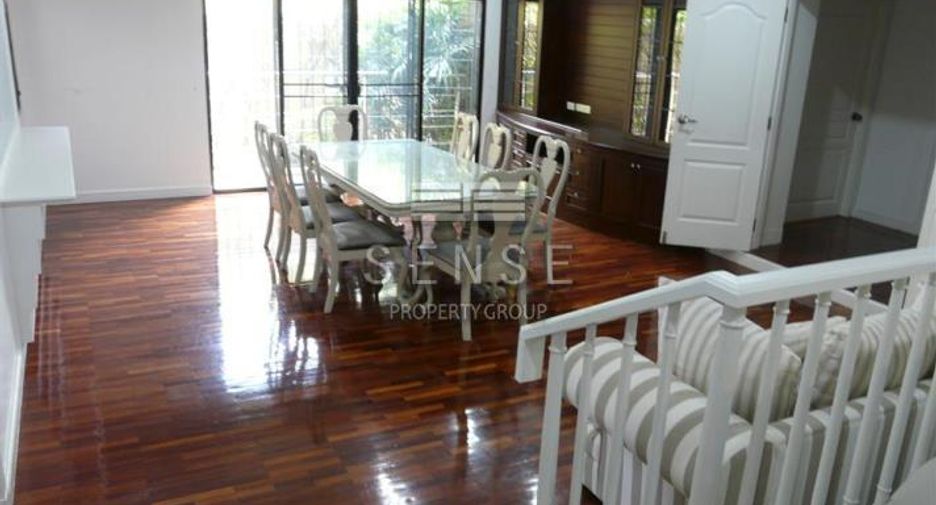 For rent 3 bedrooms condo in Sathon, Bangkok