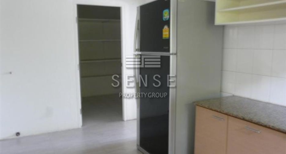 For rent 3 bedrooms condo in Sathon, Bangkok