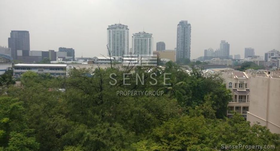For sale 2 bedrooms condo in Khlong Toei, Bangkok