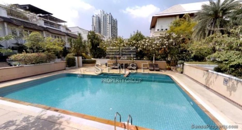 For rent 4 bedrooms townhouse in Sathon, Bangkok