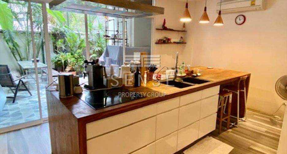 For rent 4 bedrooms townhouse in Sathon, Bangkok