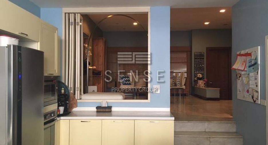 For rent 3 bedrooms townhouse in Sathon, Bangkok
