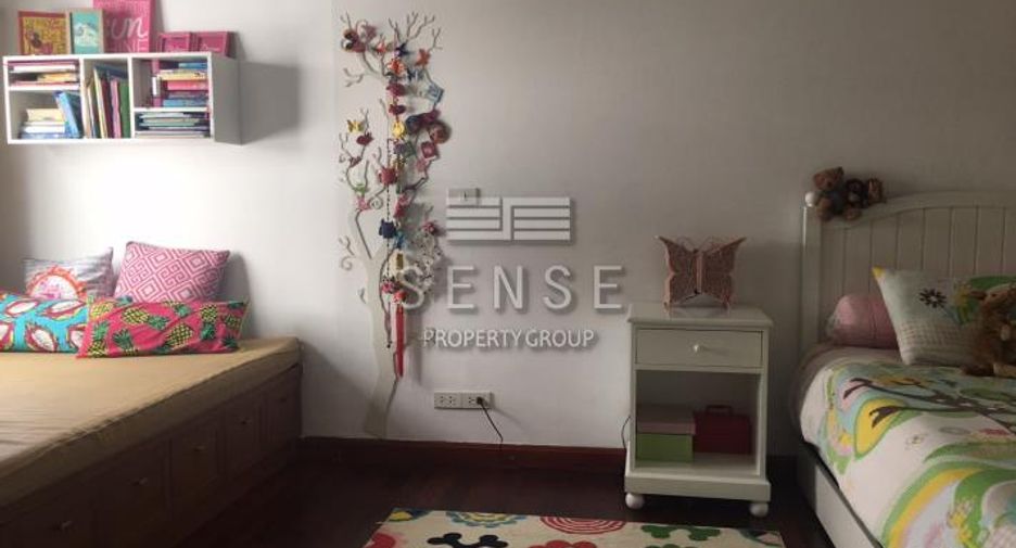 For rent 3 bedrooms townhouse in Sathon, Bangkok