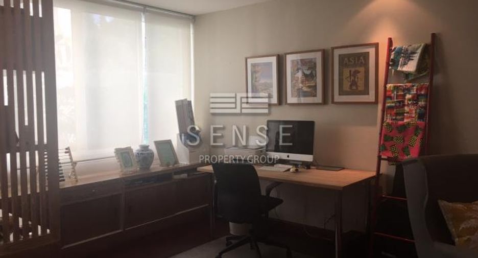 For rent 3 bedrooms townhouse in Sathon, Bangkok
