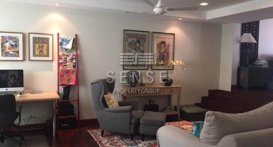 For rent 3 bedrooms townhouse in Sathon, Bangkok