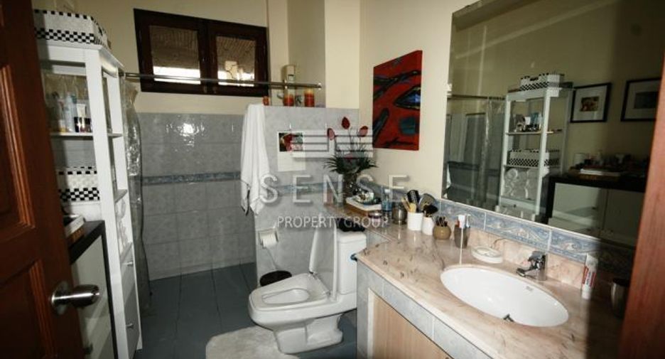 Haus zur Miete mit 4 Zimmer in Khlong Toei, Bangkok
