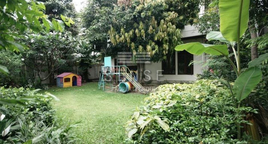 Haus zur Miete mit 4 Zimmer in Khlong Toei, Bangkok