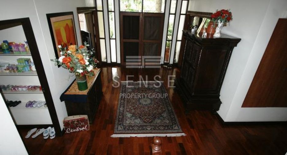 Haus zur Miete mit 4 Zimmer in Khlong Toei, Bangkok