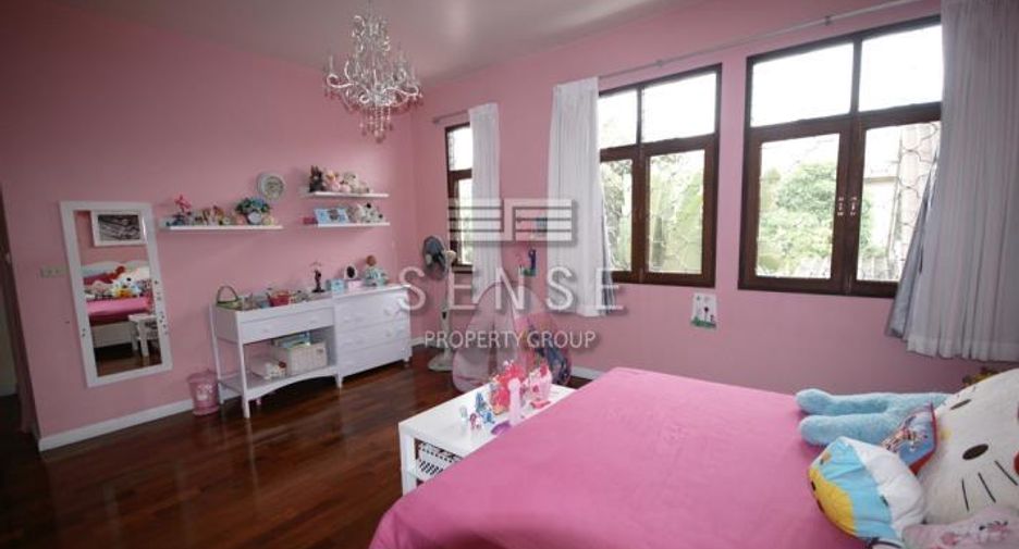 Haus zur Miete mit 4 Zimmer in Khlong Toei, Bangkok