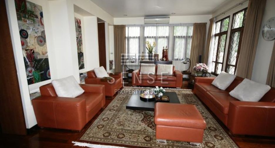 Haus zur Miete mit 4 Zimmer in Khlong Toei, Bangkok
