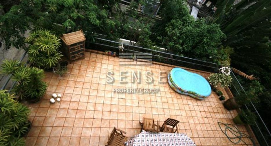 Haus zur Miete mit 4 Zimmer in Khlong Toei, Bangkok