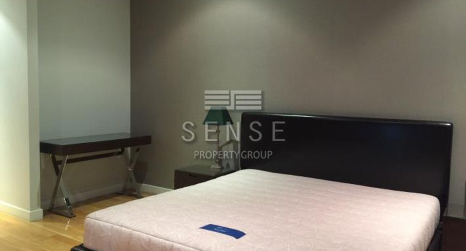 For rent 3 bedrooms condo in Khlong Toei, Bangkok