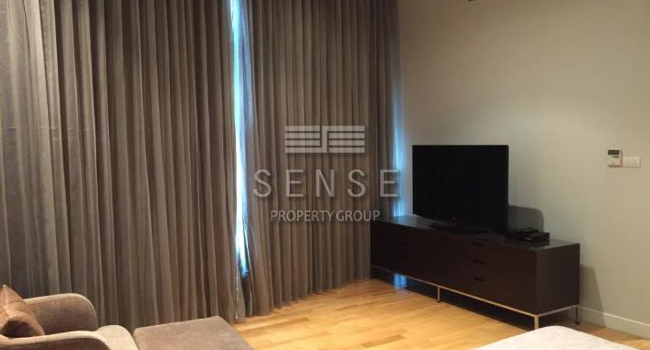 For rent 3 bedrooms condo in Khlong Toei, Bangkok