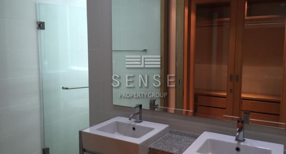 For rent 3 bedrooms condo in Khlong Toei, Bangkok