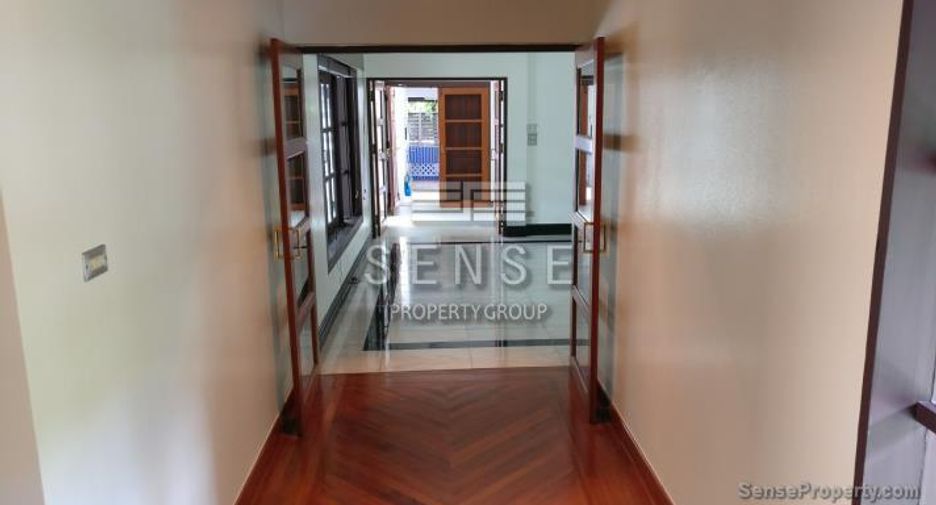 For rent 4 bedrooms house in Watthana, Bangkok