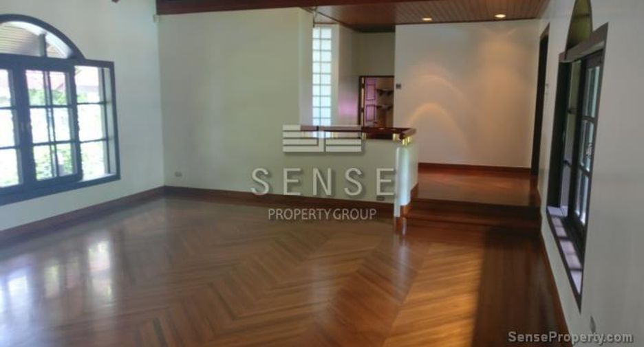 For rent 4 bedrooms house in Watthana, Bangkok