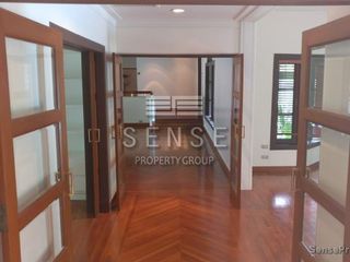 For rent 4 bedrooms house in Watthana, Bangkok