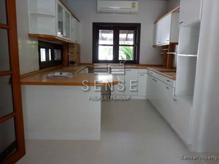 For rent 4 bedrooms house in Watthana, Bangkok