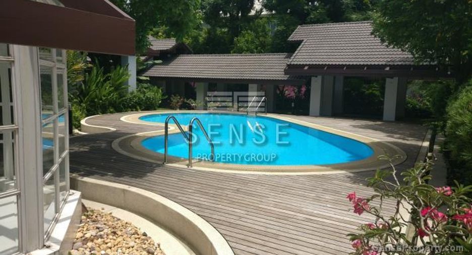 For rent 4 bedrooms house in Watthana, Bangkok