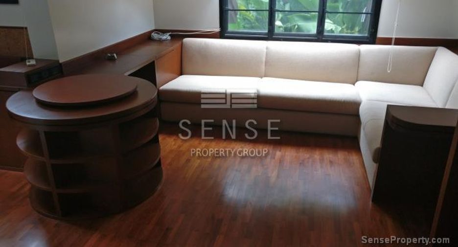 For rent 4 bedrooms house in Watthana, Bangkok