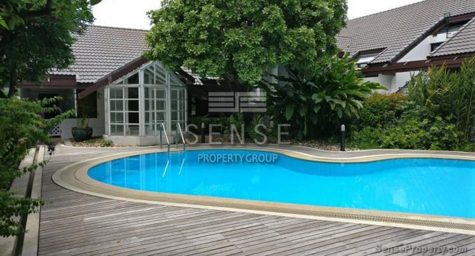 For rent 4 bedrooms house in Watthana, Bangkok