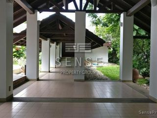 For rent 4 bedrooms house in Watthana, Bangkok