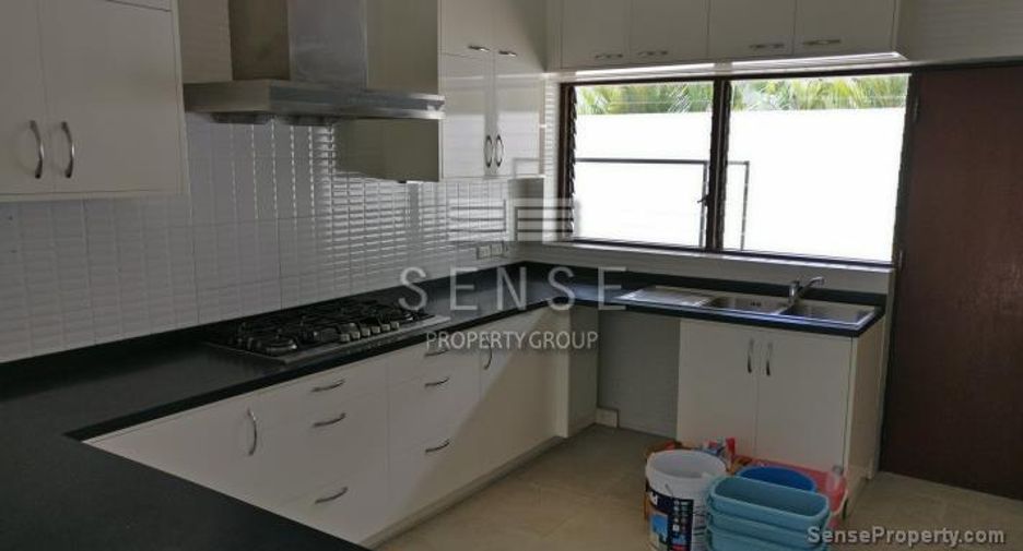 For rent 4 bedrooms house in Watthana, Bangkok