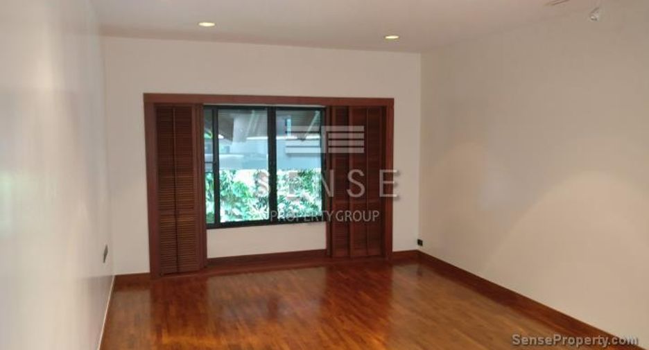 For rent 4 bedrooms house in Watthana, Bangkok
