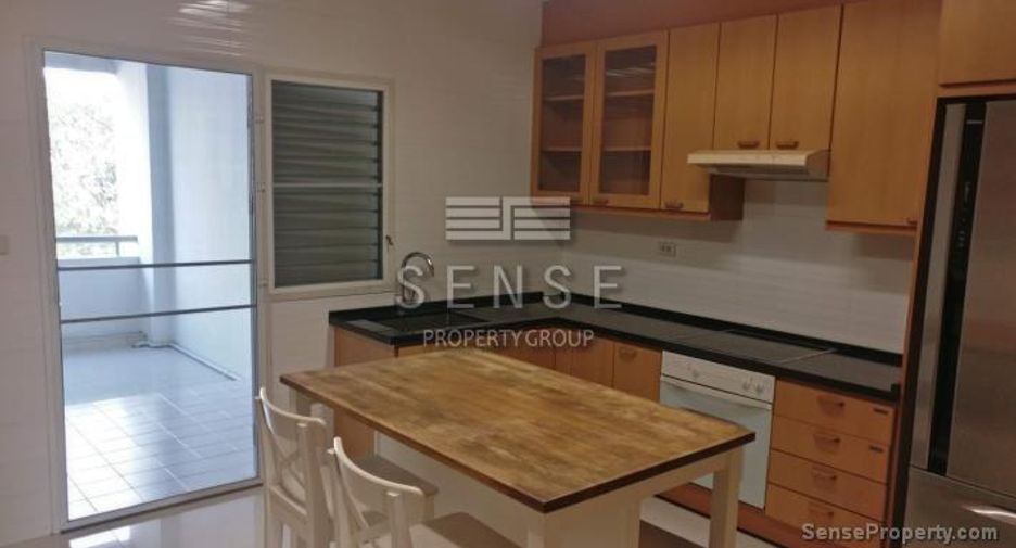 Condo en alquiler de 3 habitaciones en Watthana, Bangkok