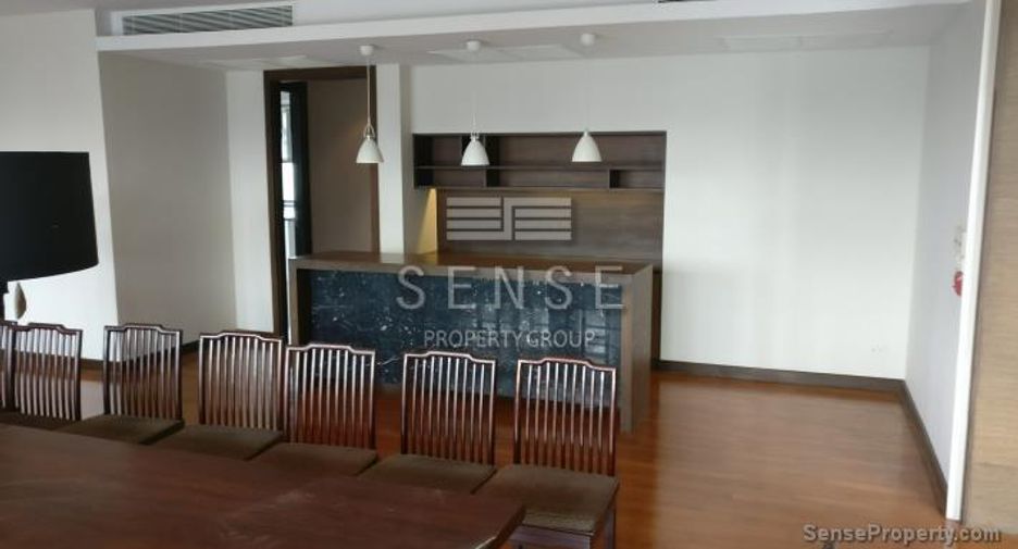 Condo en alquiler de 4 habitaciones en Watthana, Bangkok