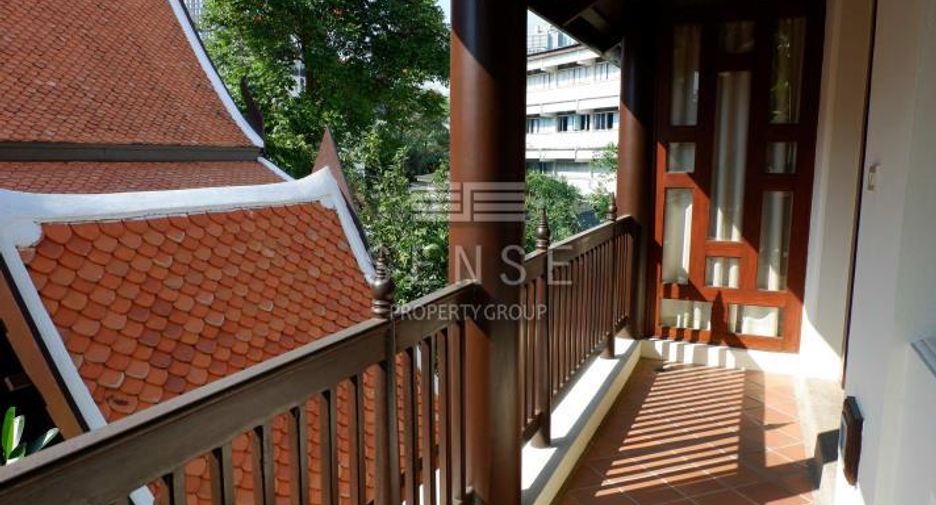 For rent 4 bedrooms house in Khlong Toei, Bangkok