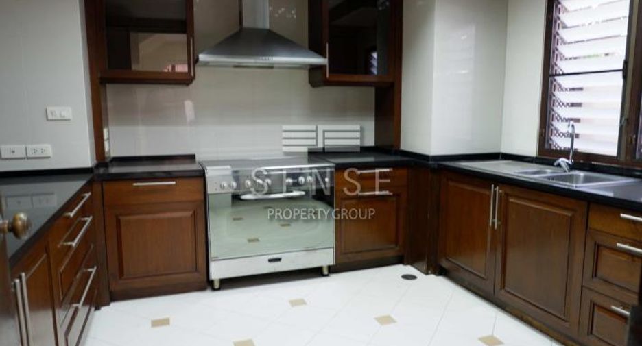 For rent 4 bedrooms house in Khlong Toei, Bangkok