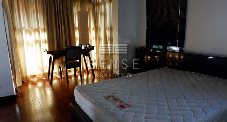 For rent 4 bedrooms house in Khlong Toei, Bangkok