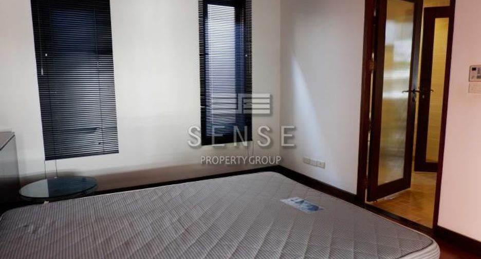 For rent 4 bedrooms house in Khlong Toei, Bangkok